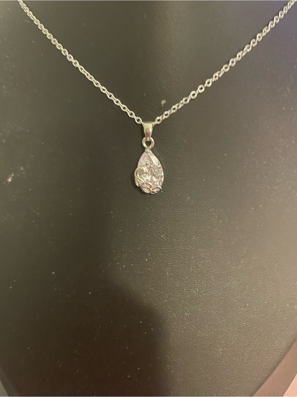 Sterling Teardrop Pendant Necklace in Silver